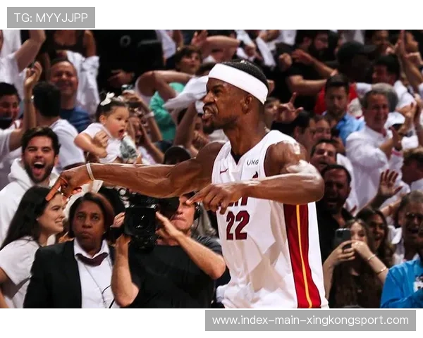 热火全队围绕巴特勒展开攻势,强度十足